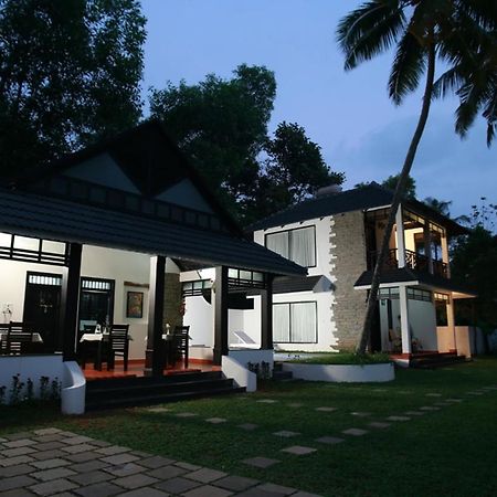 Mayas Beach House Mararikulam Bagian luar foto